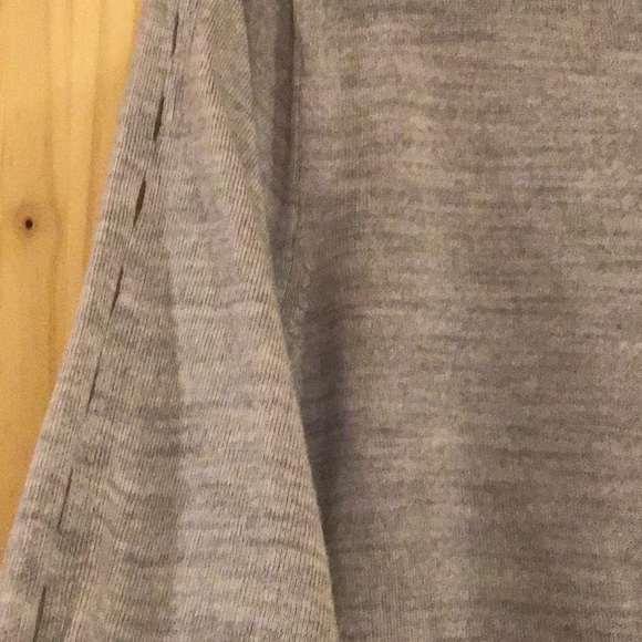 Beautiful sweater only one used - Picture 4 of 4